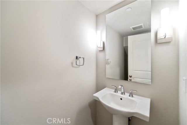 Detail Gallery Image 3 of 24 For 143 Augustine, Irvine,  CA 92618 - 3 Beds | 2/1 Baths