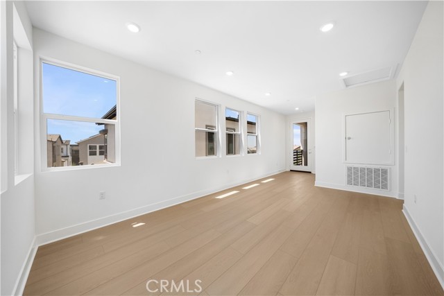 410 Lobata, Irvine CA: https://media.crmls.org/medias/aa07c001-49da-4a75-9db4-0833bc98ed1d.jpg