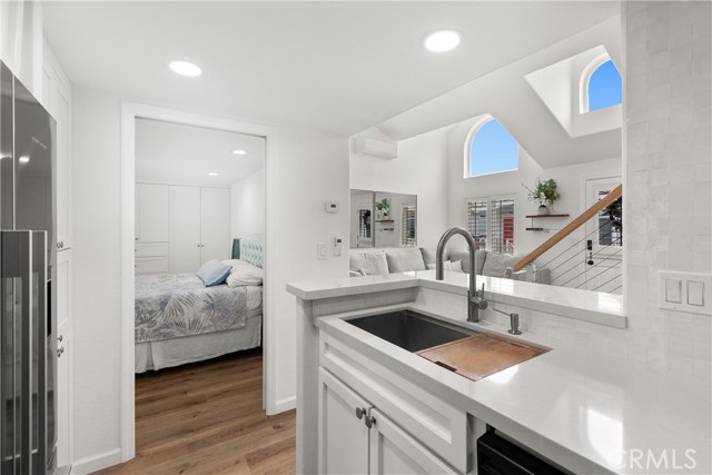 Detail Gallery Image 11 of 34 For 11 Bolivar St, Newport Beach,  CA 92663 - 2 Beds | 2 Baths