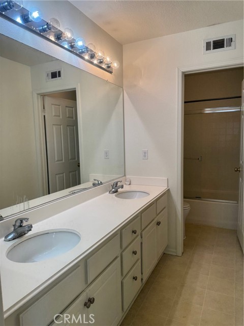 59 Eaglecreek, Irvine CA: https://media.crmls.org/medias/aa07fc9f-8da4-456f-9d0b-856423464578.jpg
