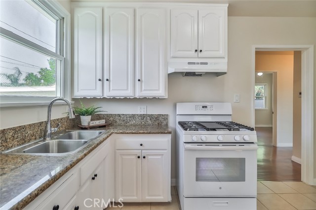 Detail Gallery Image 10 of 41 For 3411 W Chandler Bld, Burbank,  CA 91505 - 3 Beds | 1/1 Baths