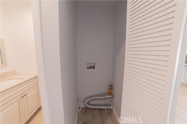 Detail Gallery Image 12 of 24 For 14754 Bassett St, Van Nuys,  CA 91405 - 4 Beds | 2 Baths