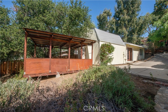 23329 Raymond Street, Chatsworth CA: https://media.crmls.org/medias/aa084c2c-098a-47aa-8d90-d2ee41fcf1df.jpg