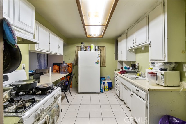 Detail Gallery Image 11 of 13 For 18793 San Bernardino, Bloomington,  CA 92316 - 3 Beds | 2 Baths