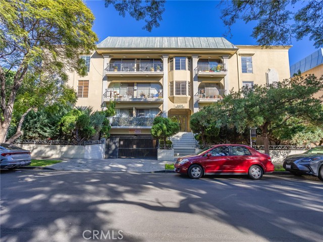 Detail Gallery Image 3 of 41 For 1410 S Bentley Ave #103,  –,  CA 90025 - 2 Beds | 2 Baths