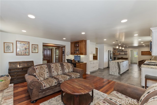 Detail Gallery Image 16 of 54 For 27513 St Bernard Ln, Lake Arrowhead,  CA 92352 - 5 Beds | 3 Baths