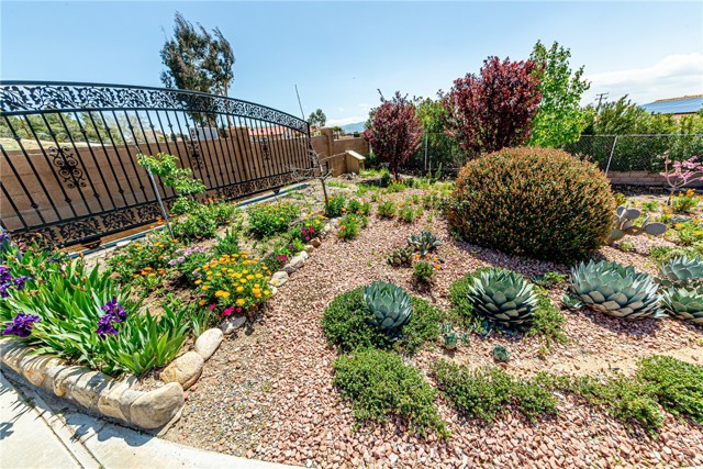 13154 Waco Dr, Apple Valley, CA 92308 Listing Photo  3