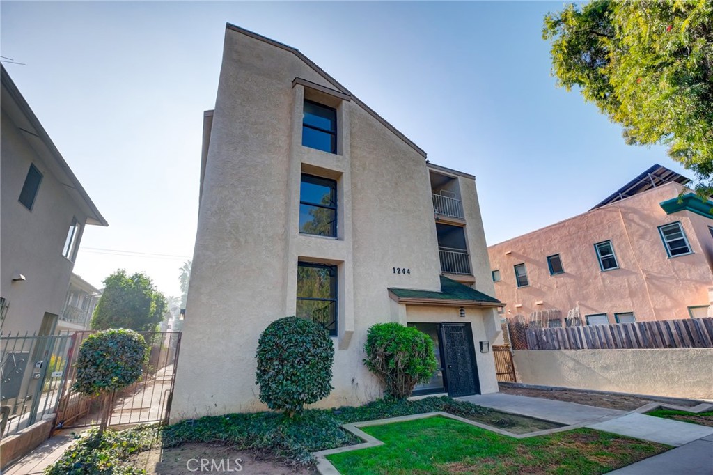 1244 E 3rd Street E #104