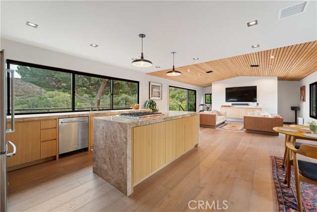 Detail Gallery Image 7 of 56 For 19778 Grand View Dr, Topanga,  CA 90290 - 4 Beds | 4/1 Baths