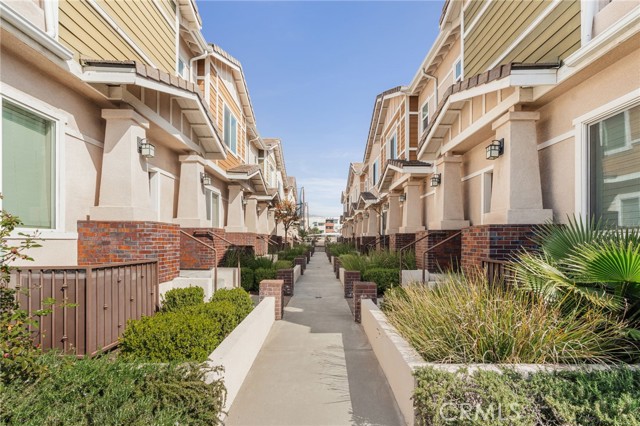 Detail Gallery Image 3 of 57 For 4612 Peck #D,  El Monte,  CA 91732 - 3 Beds | 2/1 Baths