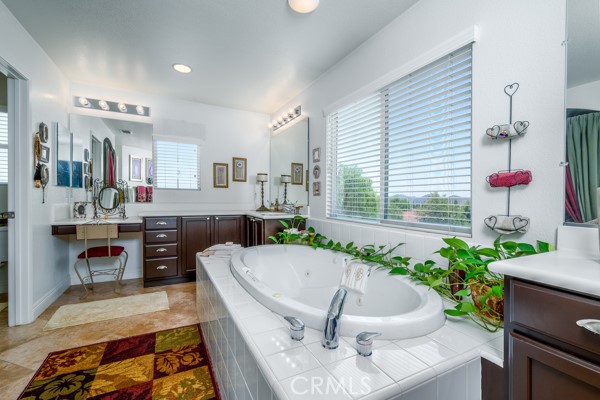 5 Ponte Brava, Lake Elsinore CA: https://media.crmls.org/medias/aa0ba704-0ec8-4ad1-bdf4-01fe26c60d0f.jpg
