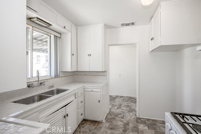 709 N Howard Street, Glendale CA: https://media.crmls.org/medias/aa0c146d-5559-4962-9fe8-aaccbef72b75.jpg