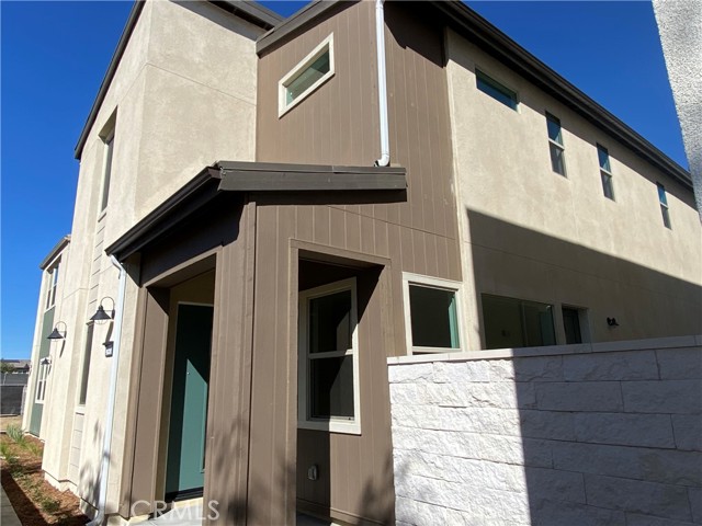 Detail Gallery Image 1 of 20 For 27410 Pioneer Ct, Valencia,  CA 91381 - 3 Beds | 3 Baths