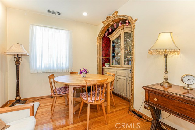 Detail Gallery Image 10 of 29 For 11020 Scoville Ave, Sunland,  CA 91040 - 3 Beds | 2 Baths