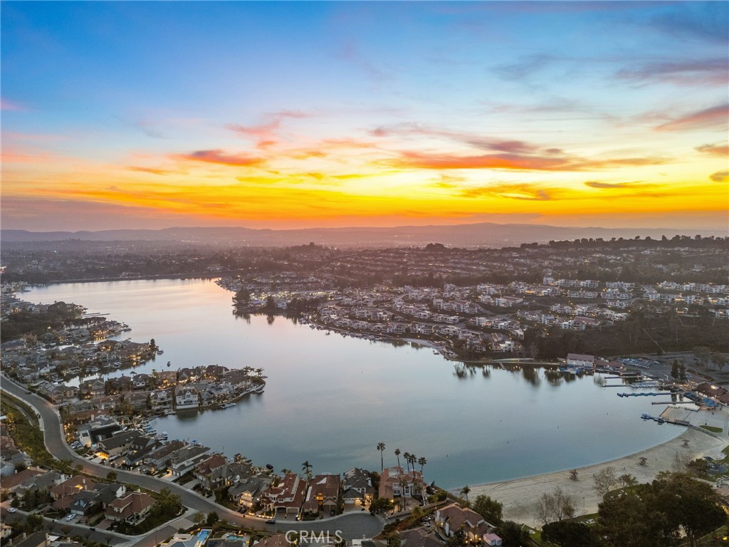 https://media.crmls.org/medias/aa0cd756-d492-4f34-b556-5e69ff1501c7.jpg?preset=X-Large