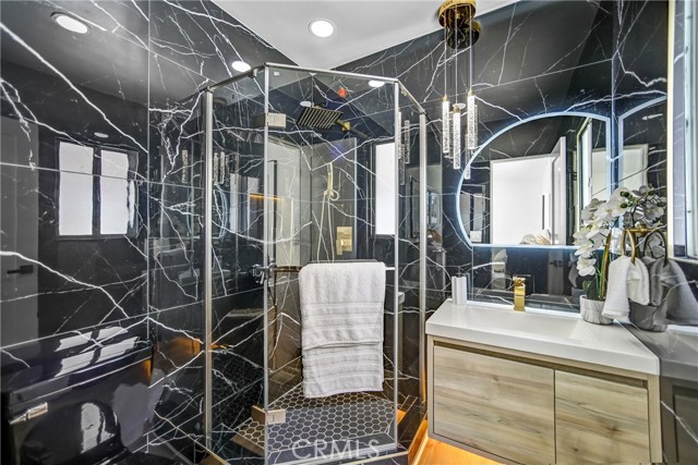 Detail Gallery Image 26 of 33 For 6119 Longridge Ave, Valley Glen,  CA 91401 - 3 Beds | 3 Baths