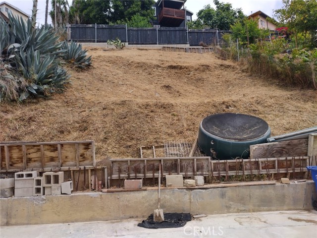 1048 Geraghty Avenue, Los Angeles CA: https://media.crmls.org/medias/aa0dd059-0922-426e-b558-36220b965127.jpg