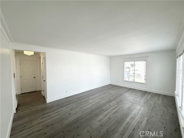 3689 S Victoria Avenue, Los Angeles CA: https://media.crmls.org/medias/aa0e1e86-9f2a-4e05-929a-455c911eddef.jpg
