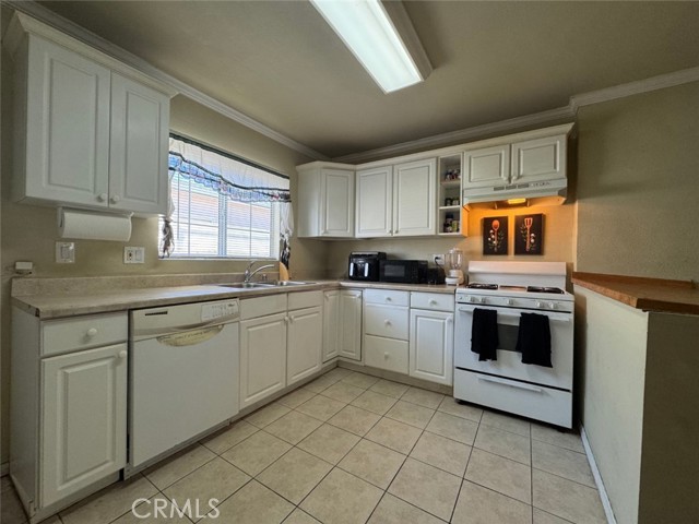 11050 Keswick Street, Sun Valley CA: https://media.crmls.org/medias/aa0ecf76-2749-448b-a4dc-e4bb4f552ac4.jpg