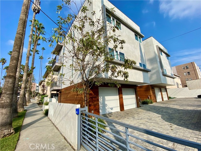 Detail Gallery Image 1 of 1 For 1802 1/2 N Serrano Ave, Los Angeles,  CA 90027 - 2 Beds | 1 Baths