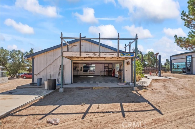 Detail Gallery Image 10 of 61 For 5827 Cambria Rd, Phelan,  CA 92371 - 3 Beds | 2 Baths