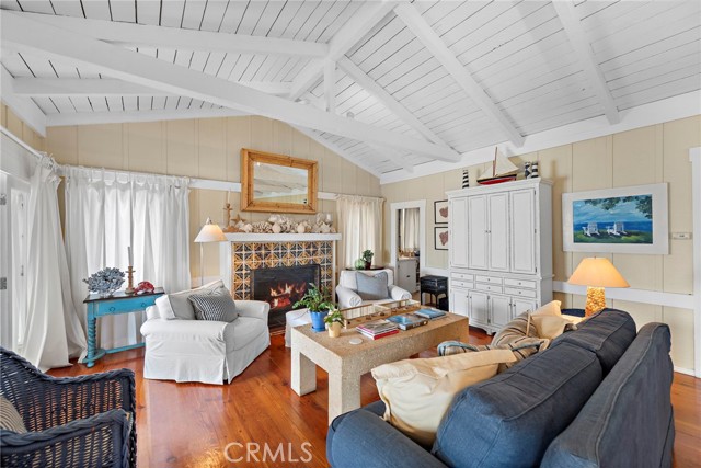 31925 S COAST Highway, Laguna Beach CA: https://media.crmls.org/medias/aa1013b7-4b00-4b48-aa71-3d24b8f7b809.jpg