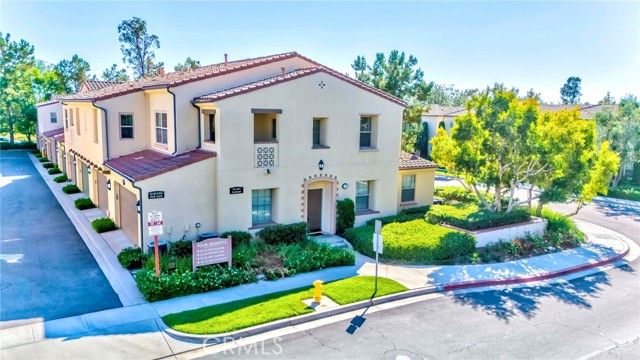 78 Talisman, Irvine CA: https://media.crmls.org/medias/aa104421-f1da-4d00-91f4-e34a0b6a7864.jpg
