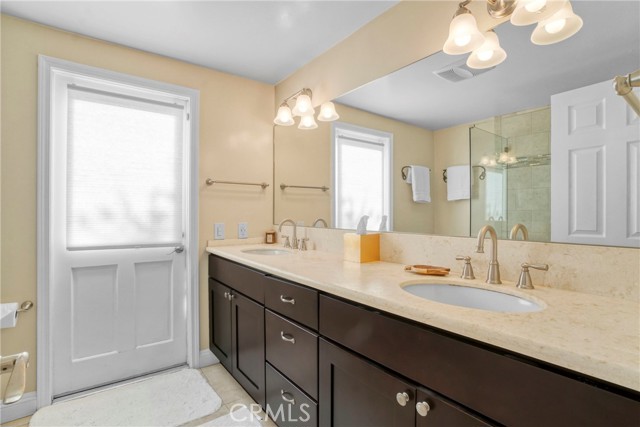 2292 Hillsbury Road, Westlake Village CA: https://media.crmls.org/medias/aa10d954-bb6f-400c-a4e5-6465001bf4ff.jpg