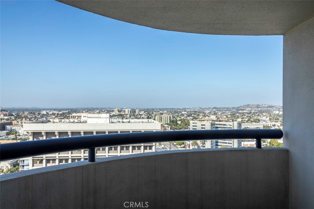 https://media.crmls.org/medias/aa114701-04e0-46d5-9803-7860dedd56c5.jpg?preset=X-Large