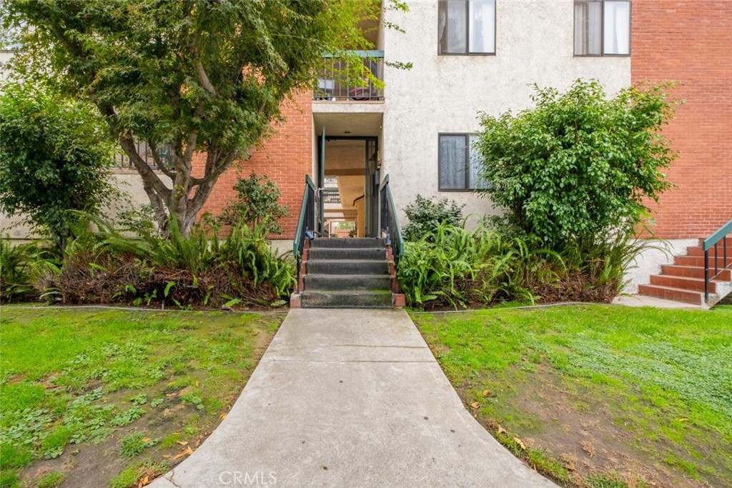 330 Burchett Street #206