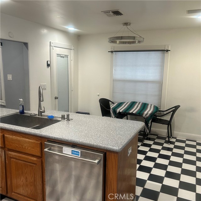 Detail Gallery Image 4 of 5 For 39 N Buena Vista St, Redlands,  CA 92373 - 2 Beds | 2 Baths