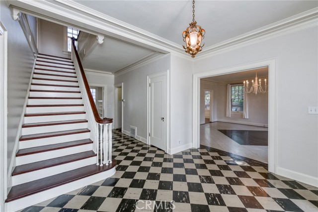 Detail Gallery Image 7 of 61 For 605 E Home Ave, Fresno,  CA 93728 - 5 Beds | 4/1 Baths