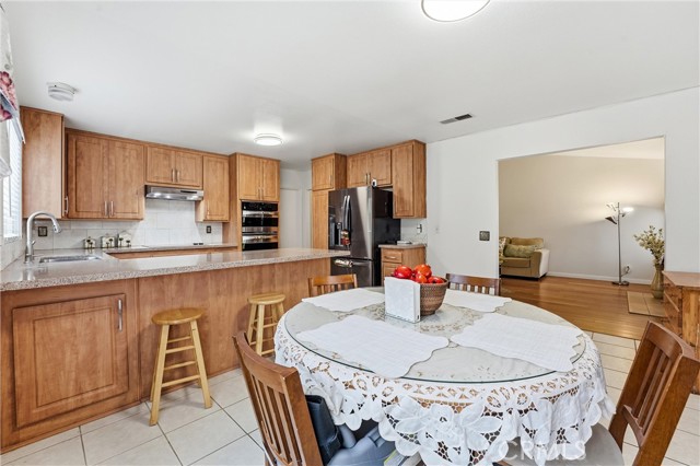 Image 4 of 23 For 22712 Foxborough