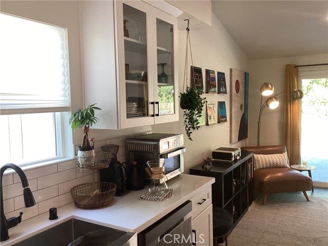 Detail Gallery Image 9 of 21 For 233 Almon Dr, Thousand Oaks,  CA 91362 - 3 Beds | 2 Baths