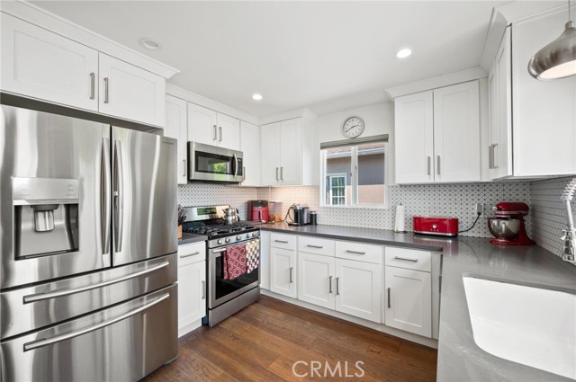 Detail Gallery Image 11 of 35 For 17642 Calvert St, Encino,  CA 91316 - 4 Beds | 2/1 Baths