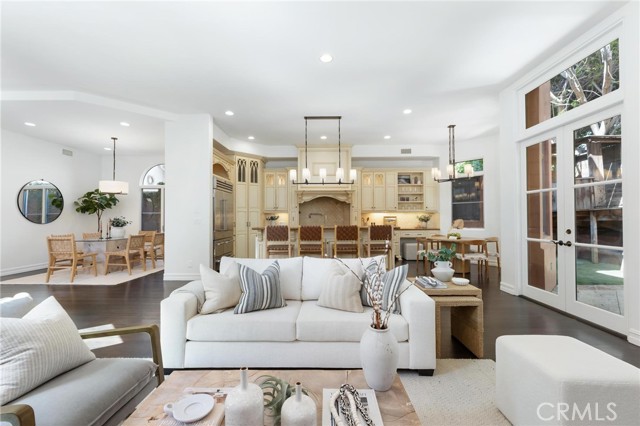 Detail Gallery Image 15 of 64 For 2516 Walnut Ave, Manhattan Beach,  CA 90266 - 5 Beds | 5/1 Baths