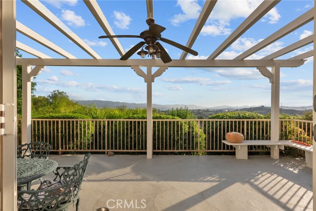 22440 Skylake Place, Saugus CA: https://media.crmls.org/medias/aa145d48-7888-47ad-9704-88baedc5b03a.jpg