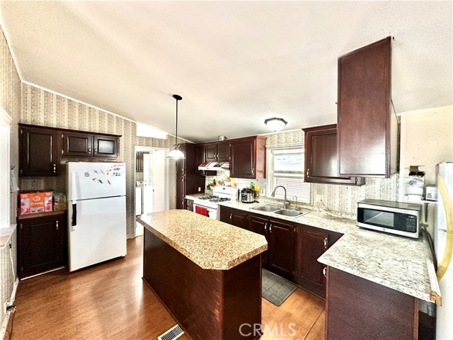 Detail Gallery Image 5 of 41 For 507 S Euclid St #71,  Santa Ana,  CA 92074 - 4 Beds | 2 Baths