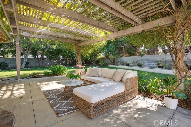 13811 Palace Way, Tustin CA: https://media.crmls.org/medias/aa14b312-7664-4a31-8ae7-fc0a4bf8b4a6.jpg
