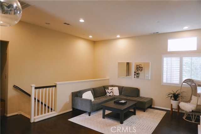 Detail Gallery Image 4 of 63 For 11253 Paseo Lomaso, Porter Ranch,  CA 91326 - 2 Beds | 2 Baths