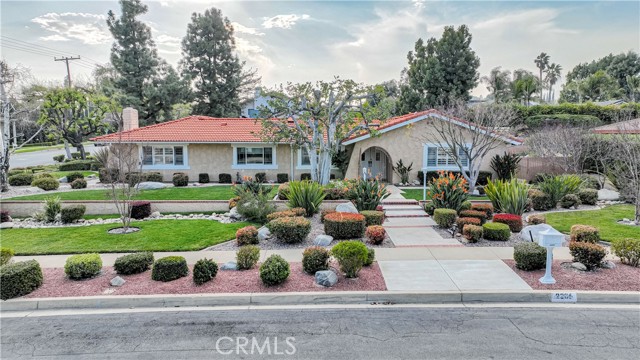 Detail Gallery Image 3 of 67 For 2205 N Palm Way, Upland,  CA 91784 - 4 Beds | 2/1 Baths