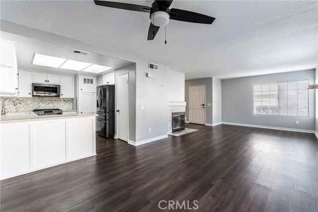 18840 Vista Del Canon, Newhall CA: https://media.crmls.org/medias/aa1661a7-49ac-468b-ad68-e9224eadf275.jpg