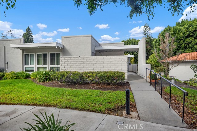 2328 Via Mariposa West, Laguna Woods CA: https://media.crmls.org/medias/aa177998-7903-4bab-a4b2-b8af6eacec46.jpg