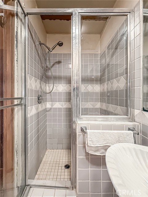 8835 Monogram Avenue, North Hills CA: https://media.crmls.org/medias/aa179e81-6ddc-4d7c-b909-9e3023eee11c.jpg