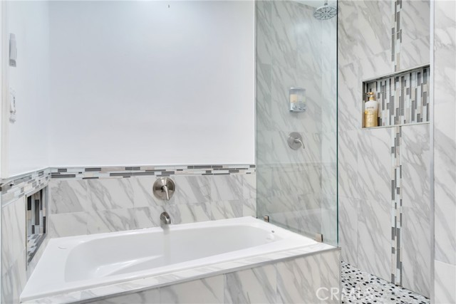 5340 S Harcourt Avenue, Los Angeles CA: https://media.crmls.org/medias/aa17ac2d-3e7b-4b95-927a-1b1ee3e8eccf.jpg