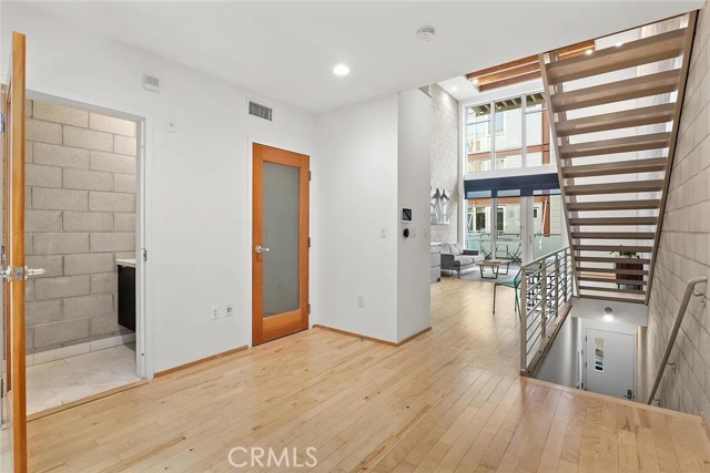 3450 Cahuenga Boulevard, Universal City CA: https://media.crmls.org/medias/aa18638f-a3ce-466d-bb8d-00c5d194a78d.jpg