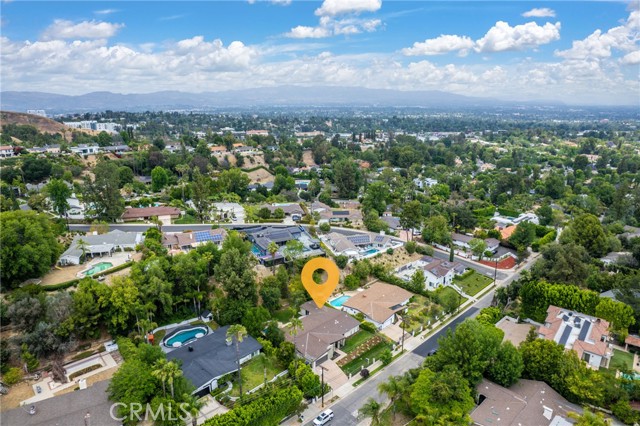 20217 Wells Drive, Woodland Hills CA: https://media.crmls.org/medias/aa187649-769b-4c18-9824-2416d4ccf982.jpg