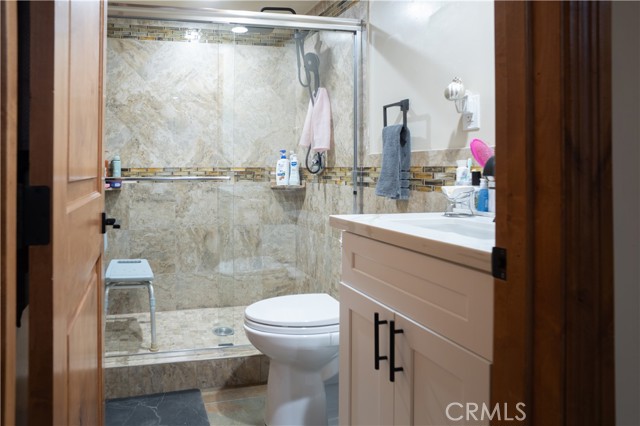 Detail Gallery Image 20 of 38 For 6930 Balcom, Reseda,  CA 91335 - 7 Beds | 6 Baths