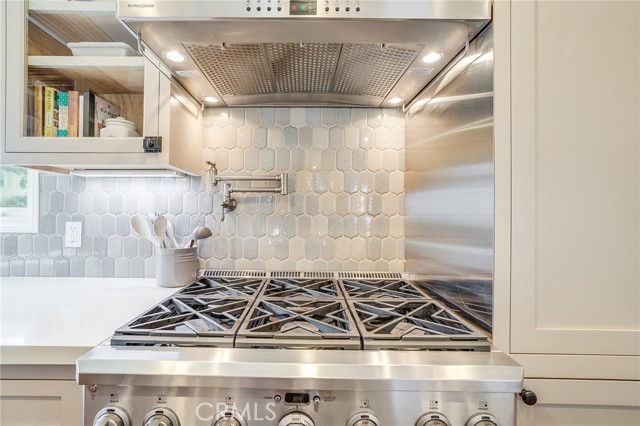 2002 Robinson Street, Redondo Beach, California 90278, 3 Bedrooms Bedrooms, ,2 BathroomsBathrooms,Residential,Sold,Robinson,PV21181666