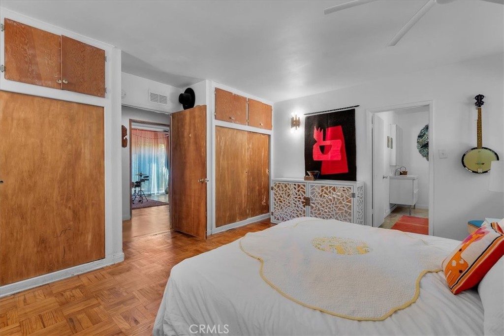 https://media.crmls.org/medias/aa19b011-97bf-4049-a28d-f0813b7bed50.jpg?preset=X-Large